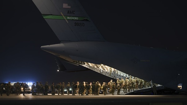 american soldiers departing afgan