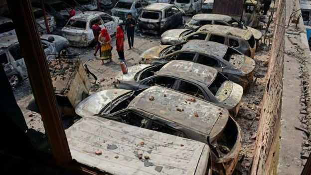 cars burnt in delhi