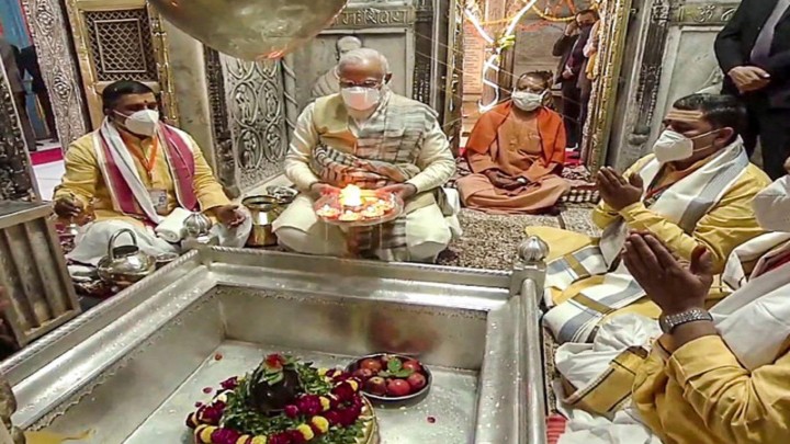 modi at kashi vishwanath temple