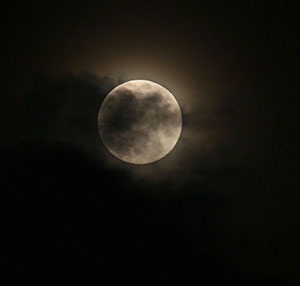 moon dark cloud