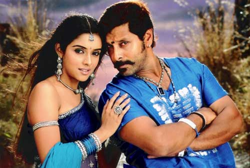 Ashin and Vikram in 'Maja'