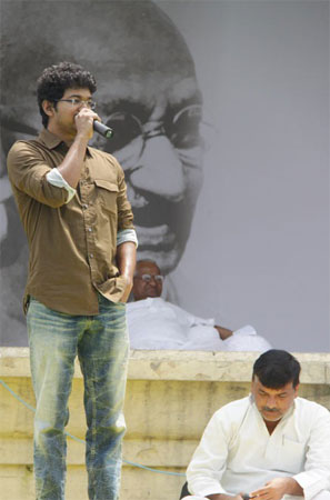 vijay anna hazare 450