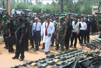 rajapakse_soldiers_400