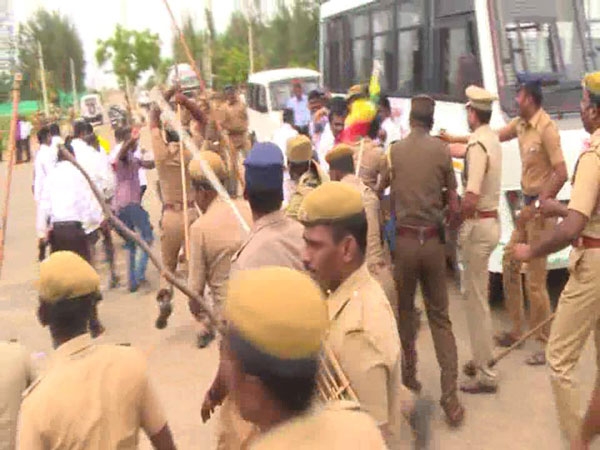 police attack 600
