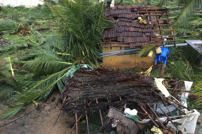 CycloneGajaDamagedHouse