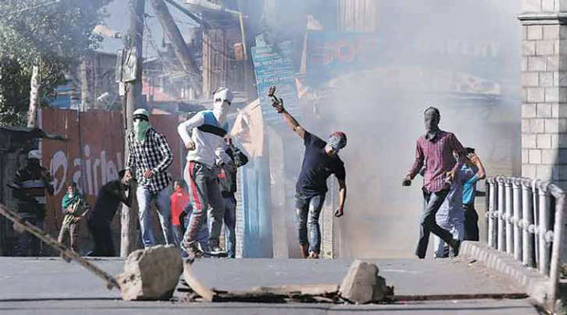 kashmir stone pelting