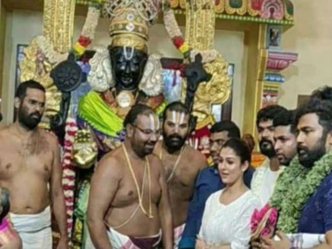 nayanthara and brahmins at athivarathar place