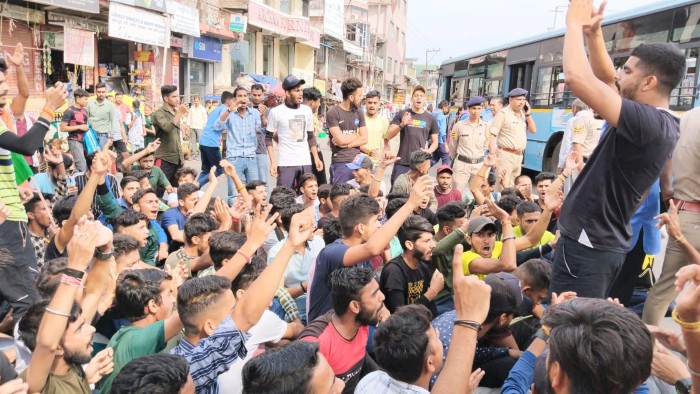 protest against agneepath