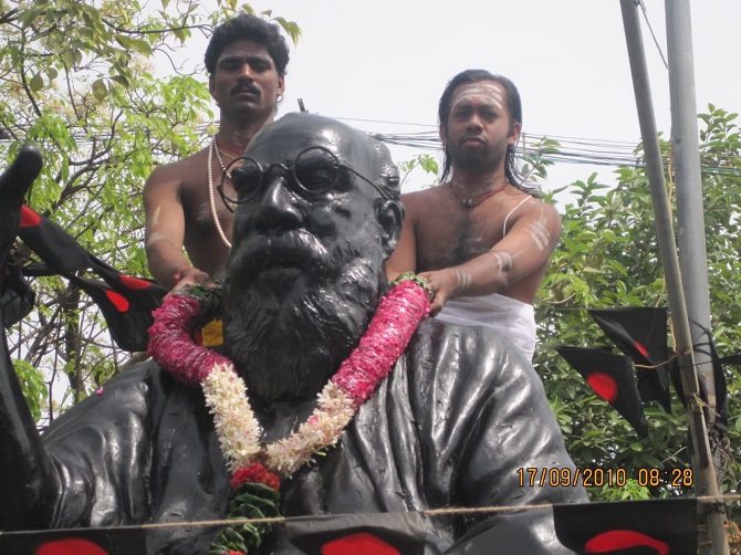 ranganathan at periyar statue