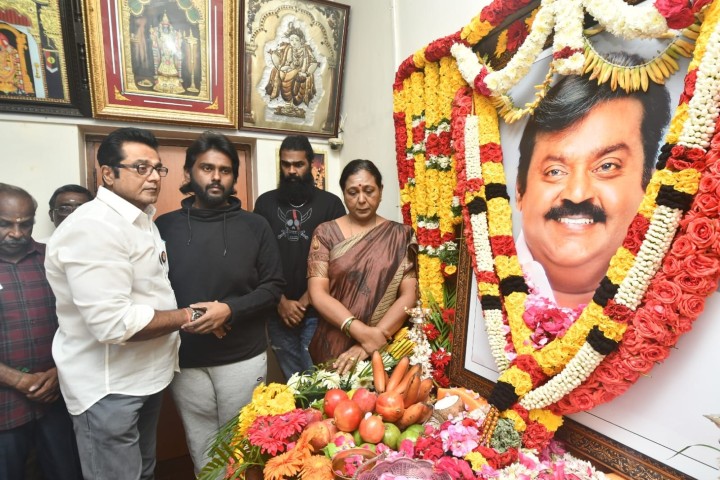 sarathkumar pays homage to vijaykanth