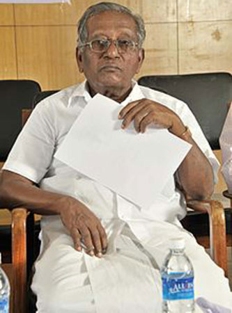 krishnamoorthy_tholi_novel_450