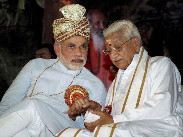 modi with ashok singhal