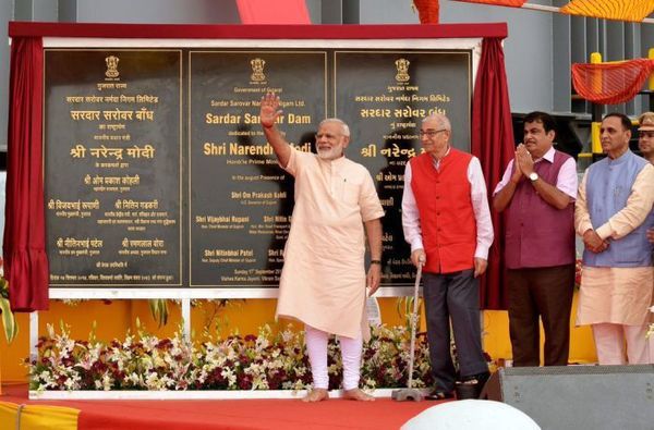 modi inaugurates sardar sarovar dam