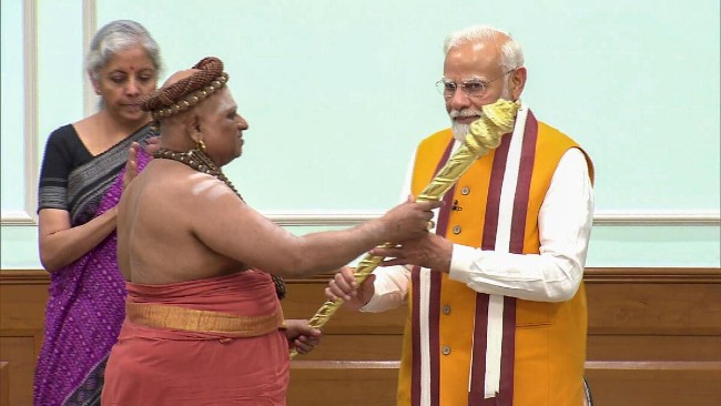 modi with sengol