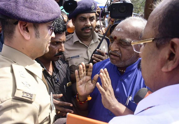 pon radhakrishnan at sabarimala