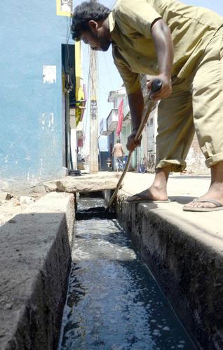 dalit manual scavengers