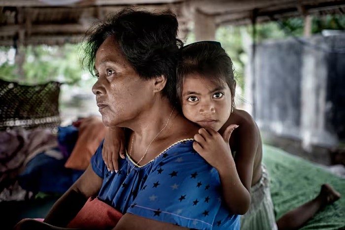kiribati mother and her daughter