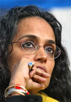 arundhati roy 400