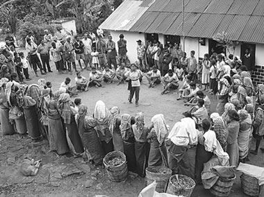 estate_workers_380