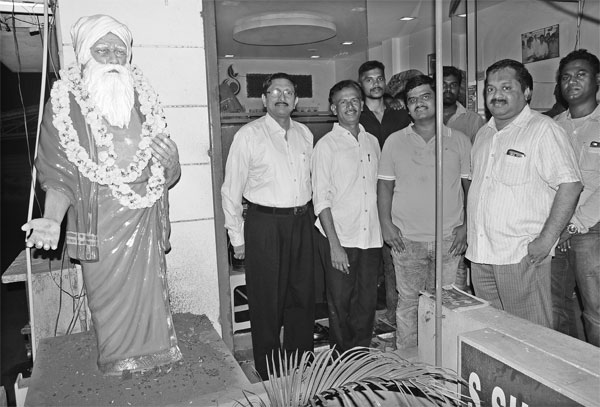 naamalavar statue 600