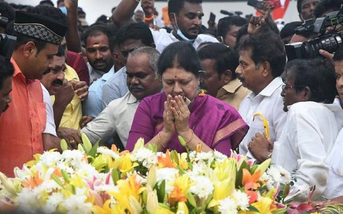 Sasikala 700