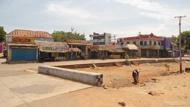 வெறிச்சோடி இருக்கும் கூடங்குளம் தெருக்கள்