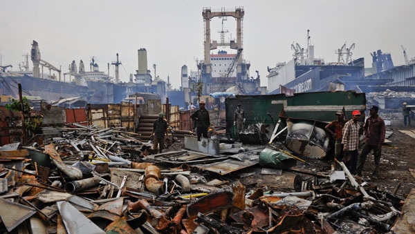 alang ship breaking unit