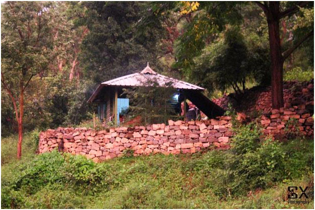 thoovanam falls hut